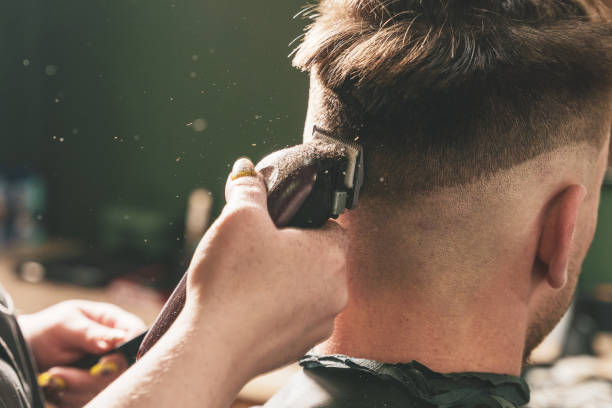 Comment réaliser une coupe de cheveux homme à la tondeuse ?